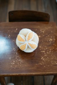 Knitted grasping ball